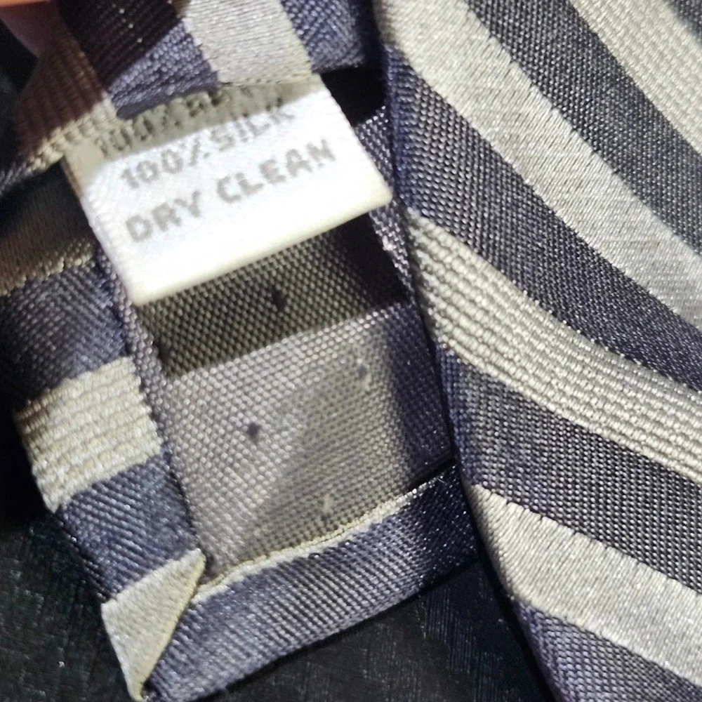Lamberti Silver/Gray Diagonal Stripped 100% Silk Repp Tie